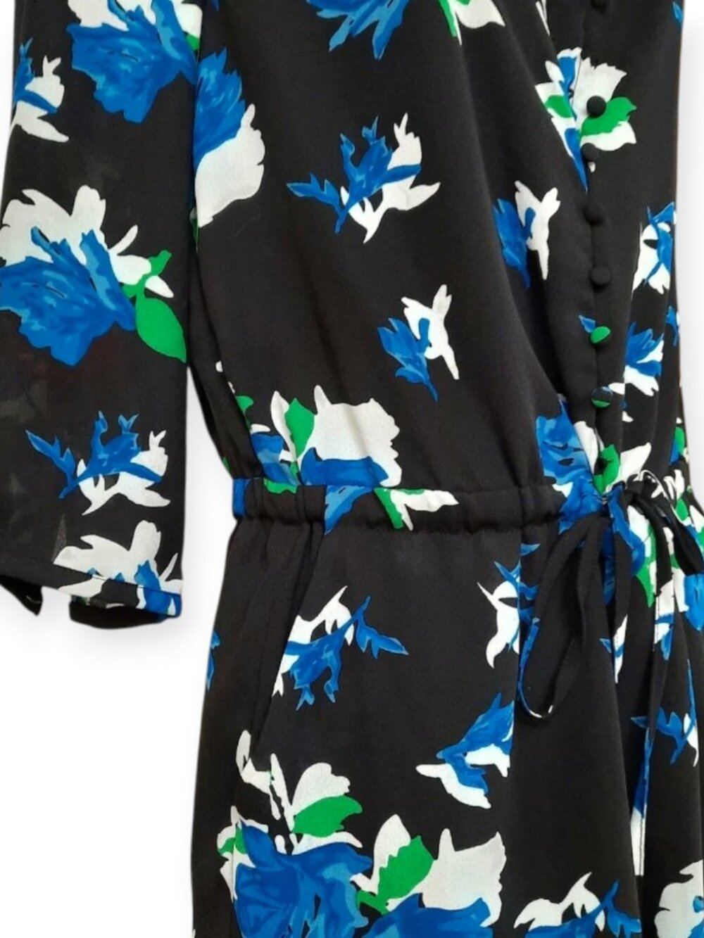 Lila Rose Floral Romper Women’s Size 4 Black Blue White Button Front - Picture 5 of 13